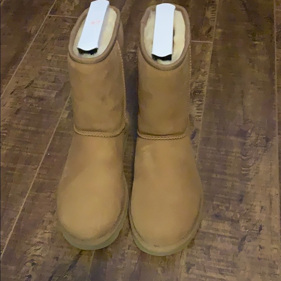 Classic Short Boot - Picture 1 of 2